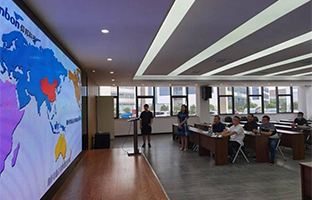 集萃（昆山）工业升级增进中心携电子科技大学专家赴凯时k66官网光电开展产学研对接